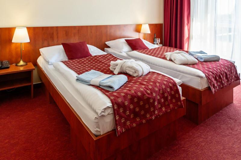 Hotel Senec Aqua Resort - Family Friendly מראה חיצוני תמונה