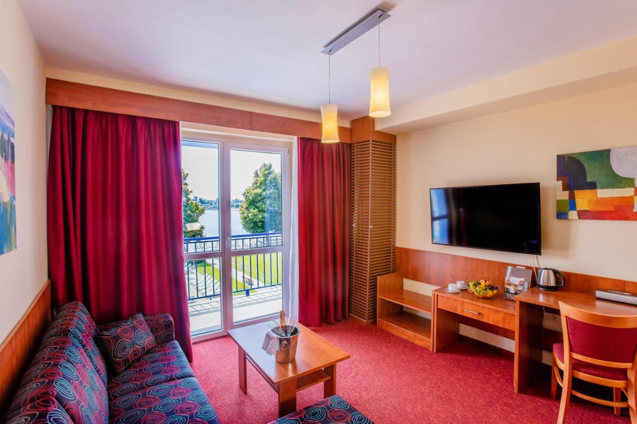 Hotel Senec Aqua Resort - Family Friendly מראה חיצוני תמונה