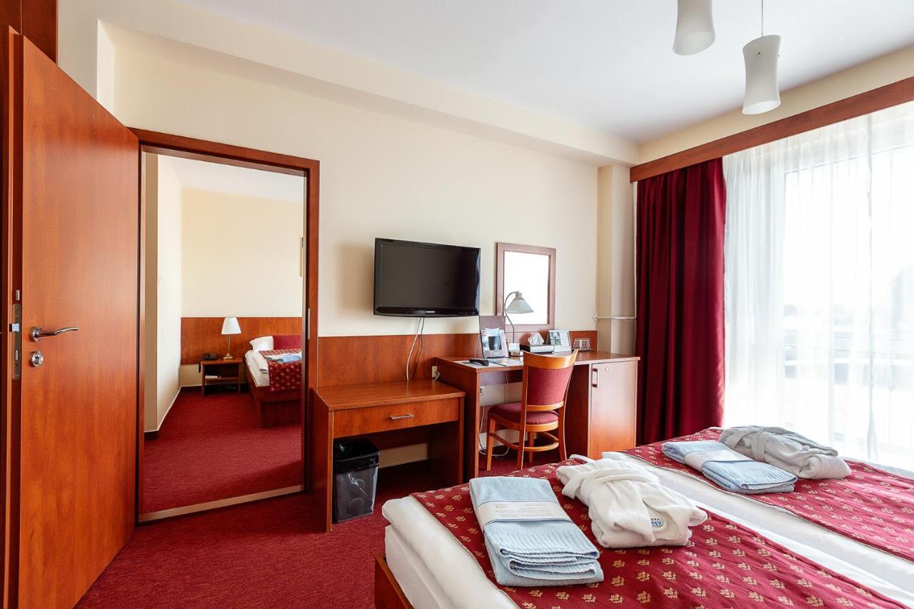 Hotel Senec Aqua Resort - Family Friendly מראה חיצוני תמונה
