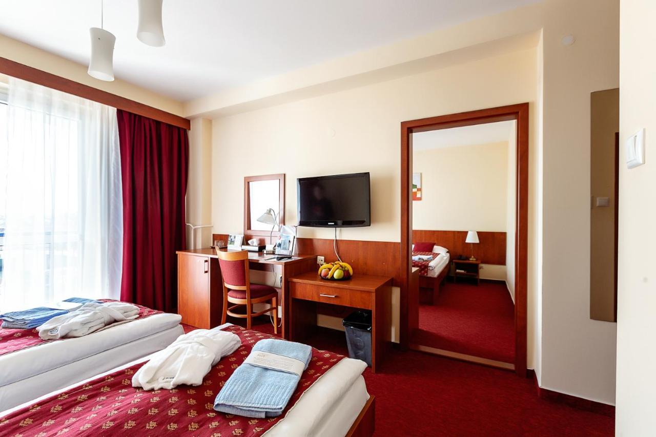 Hotel Senec Aqua Resort - Family Friendly מראה חיצוני תמונה